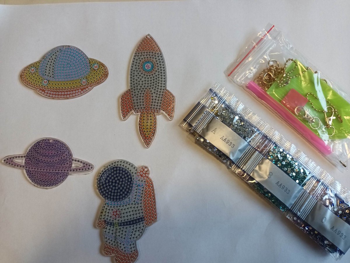 Diamond Painting Sleutelhangers - Maak zelf de Mooiste sleutelhanger - Ruimte - 4 stuks