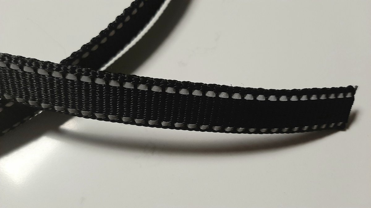 2,5m reflecterend band - tassenband - 2cm breed - sterk stofband - polyester - zwart met reflecterende streep - reflectie